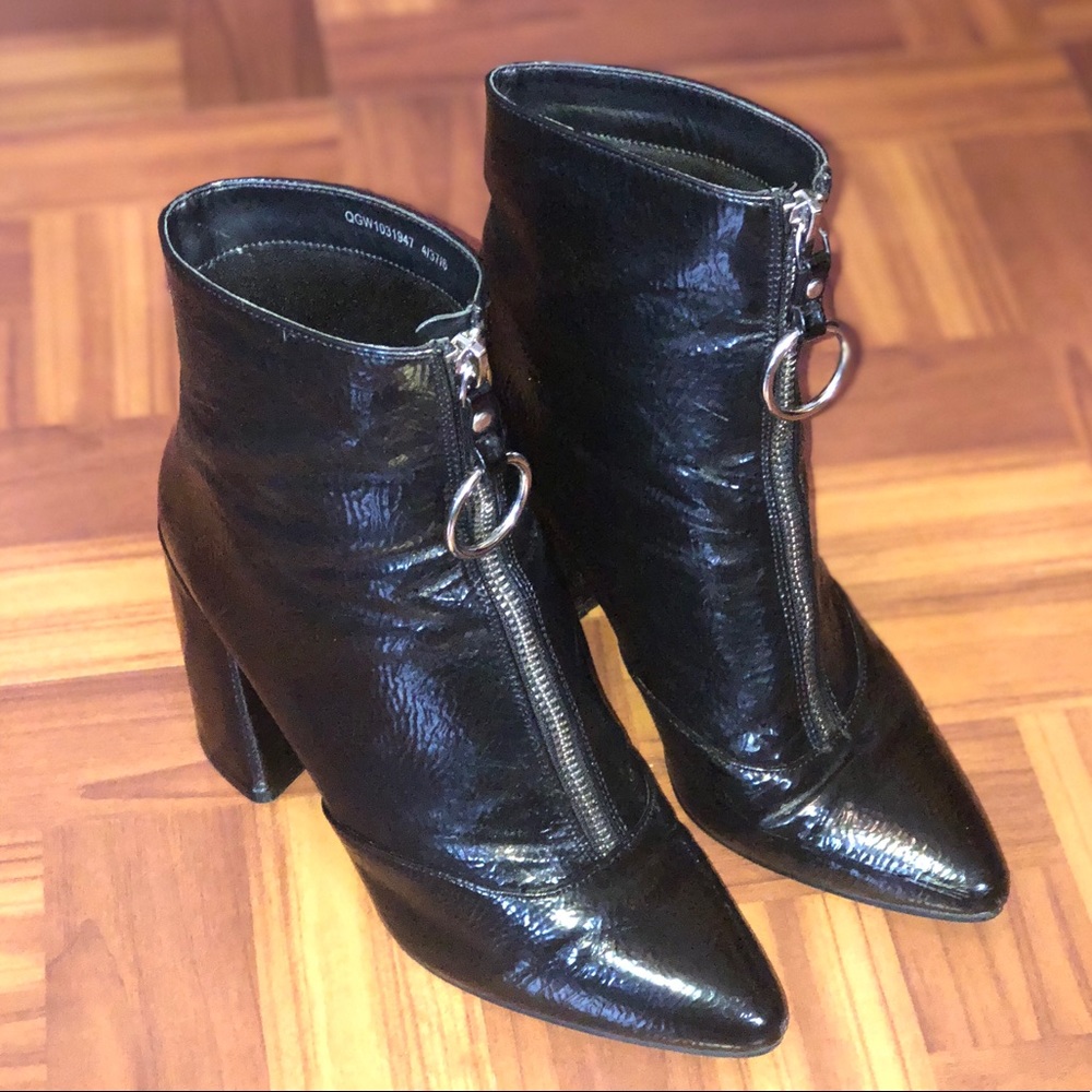 Oversized O-Ring Cylinder Heel Boots